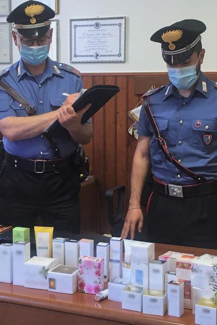 Denunciata per furto di prodotti di bellezza