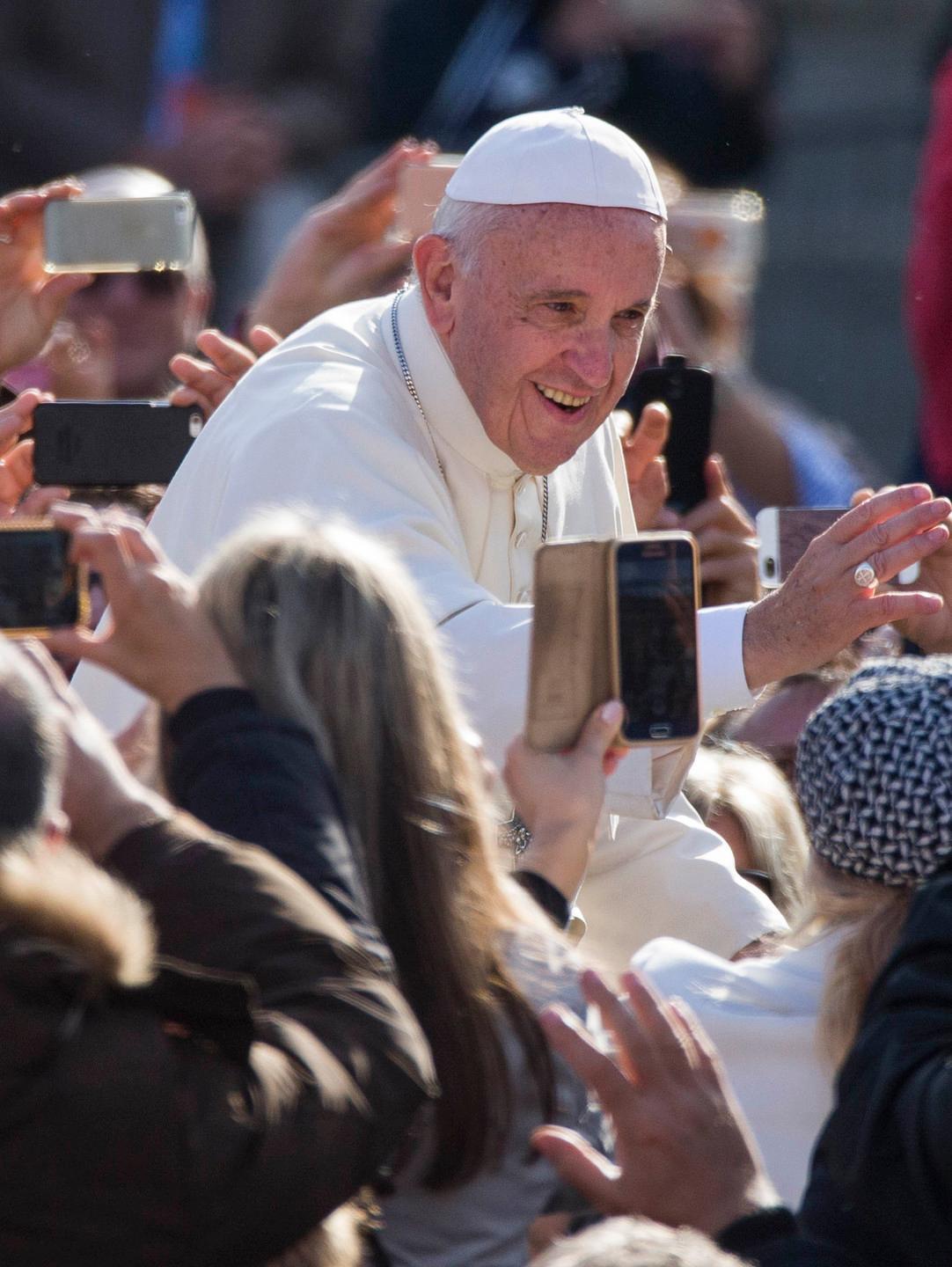 Maxi assembramento in Vaticano 