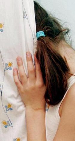 Abusi su una 13enne il vicino nega tutto: «Era come una figlia» 