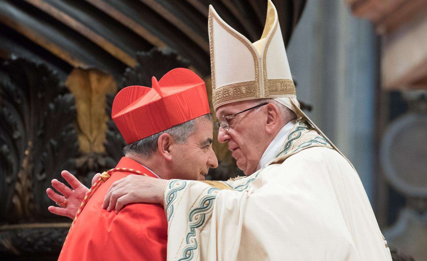 Il Vaticano fa perquisire la coop del fratello di Becciu 