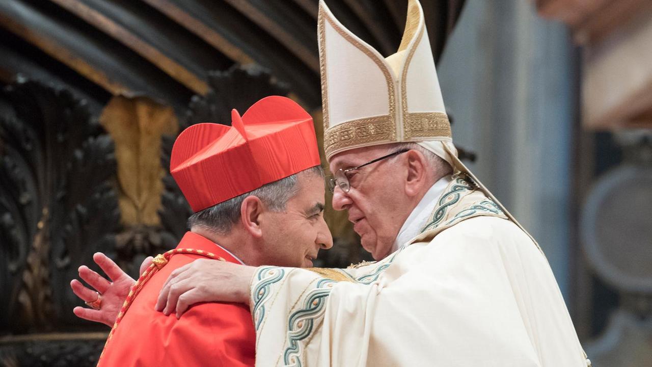 Il Vaticano fa perquisire la coop del fratello di Becciu 