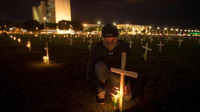 Covid: altri 2.504 morti in Brasile, superata quota 482 mila