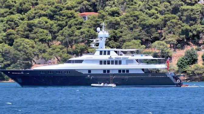 Lo yacht Cyan