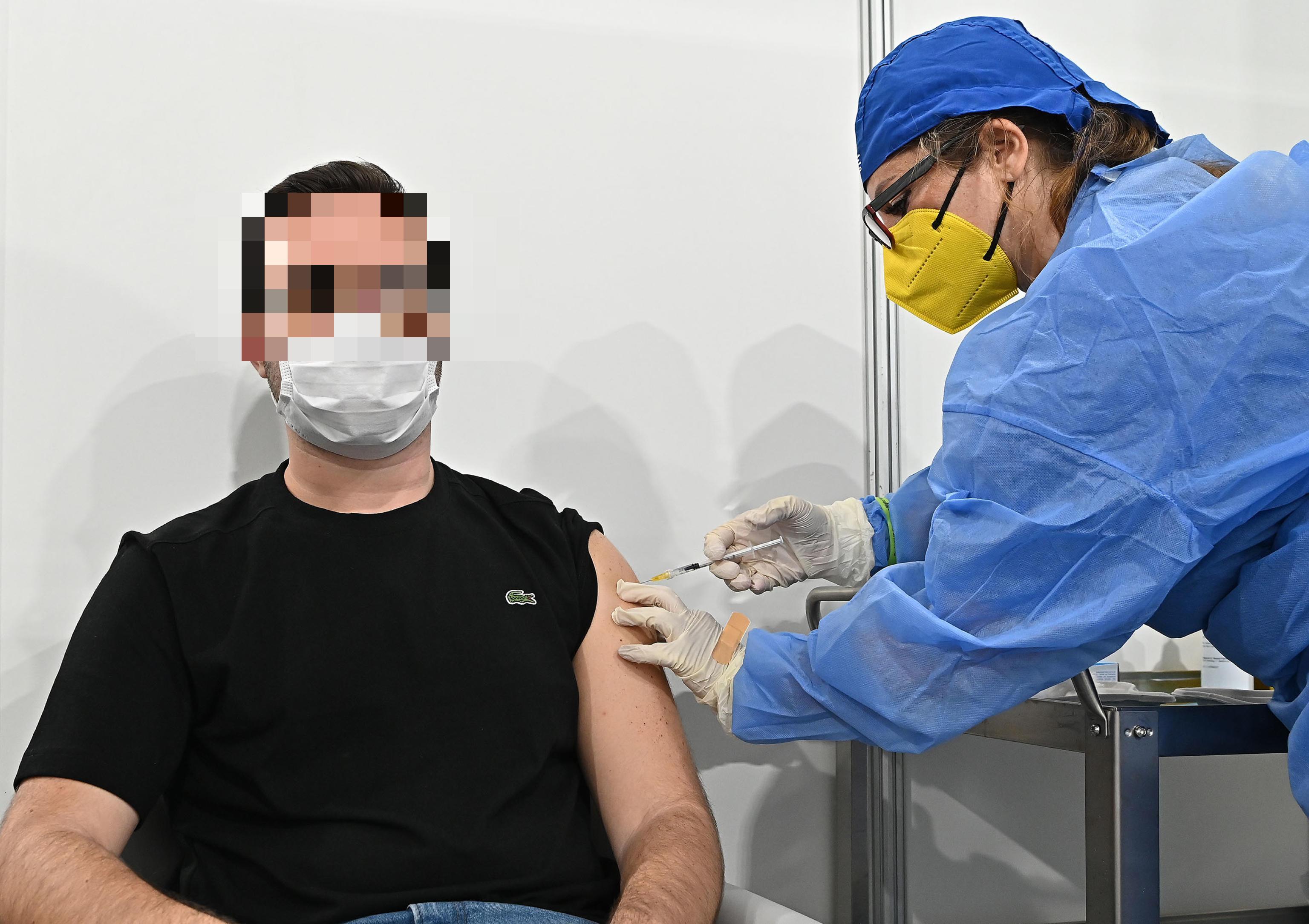 Vaccini in Sardegna, via libera alla somministrazione nelle aziende