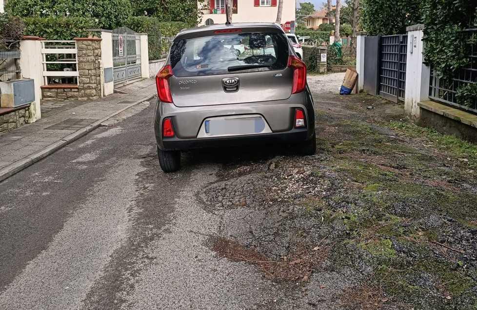 Il “Camel Trophy” di Lido di Camaiore tra buche e radici 