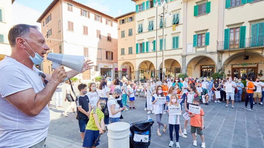 Piscina di Empoli chiusa, scatta la protesta