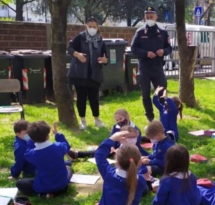 I Forestali incontrano i piccoli di Avenza