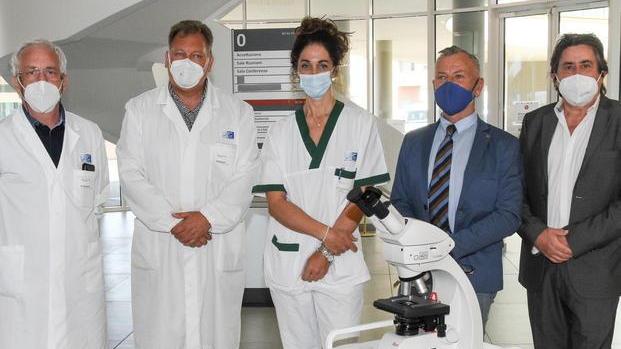 Un microscopio in regalo alla Dermatologia Migliorerà la prevenzione