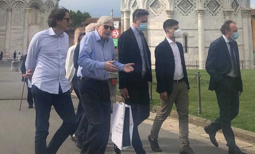 L’applauso di Sgarbi a Riminaldi e al nuovo museo delle Officine