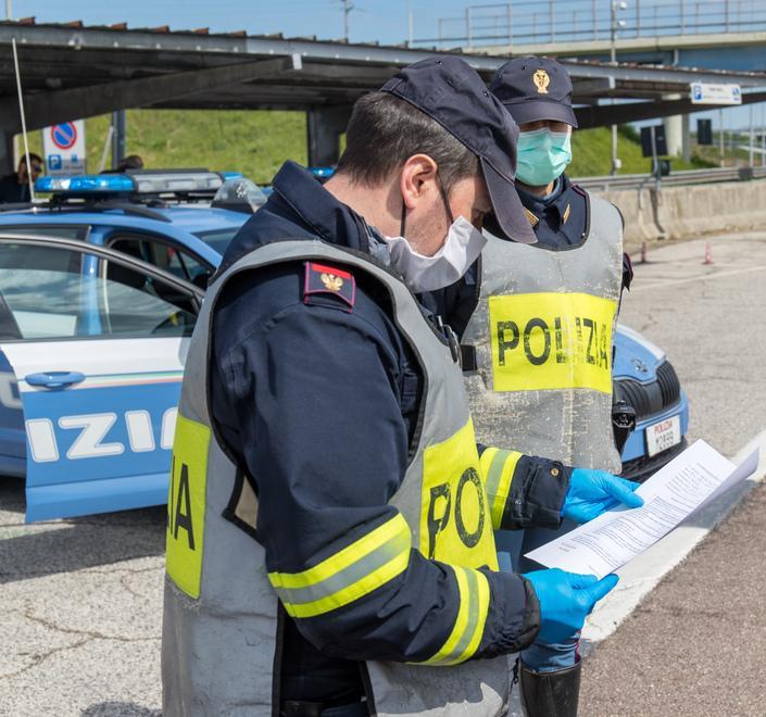 La protesta per i limiti in auto Resta il divieto: non più di tre 