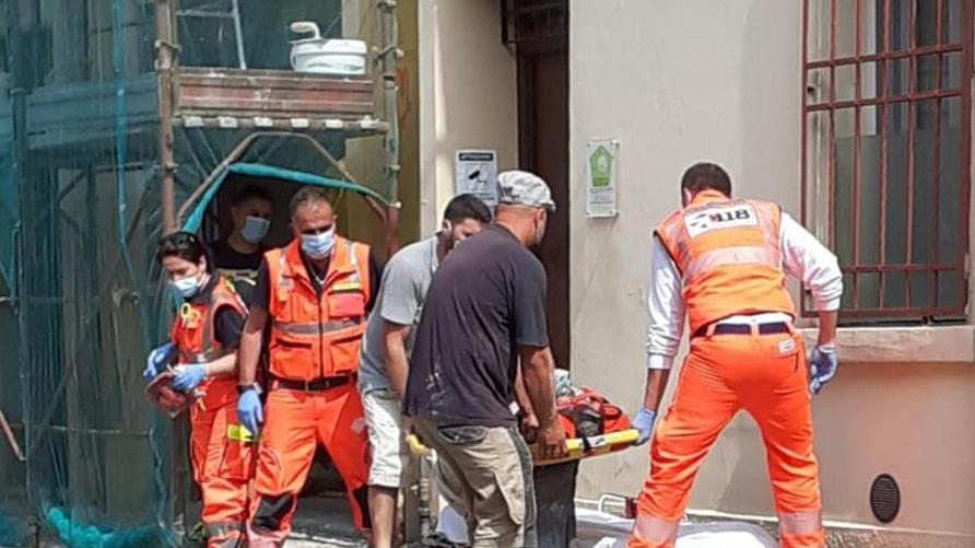 Operaio edile cade nel cantiere Grave infortunio