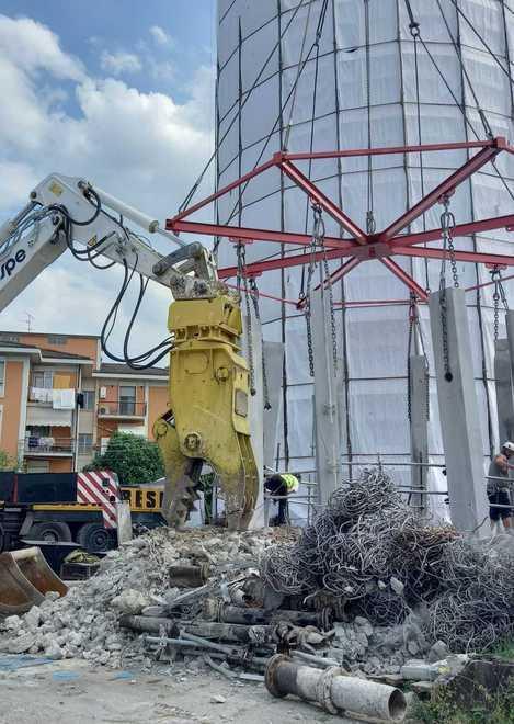 «Demolizione silenziosa: complimenti agli operai» 