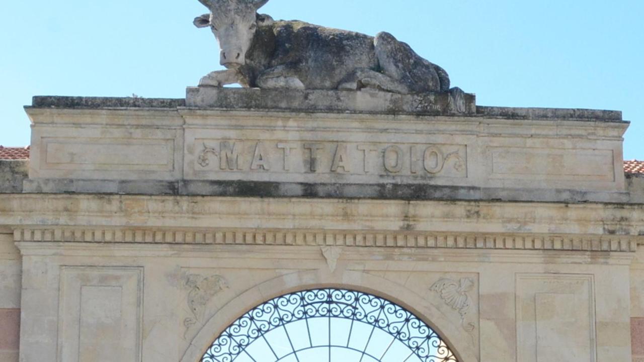 In attesa della consegna dell’ex mattatoio