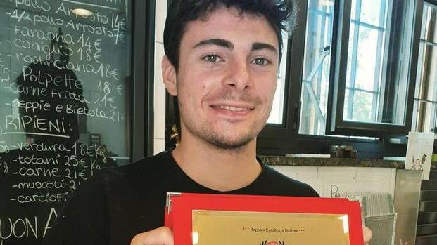 Antonio, 22 anni: la sua rosticceria raddoppia e assume