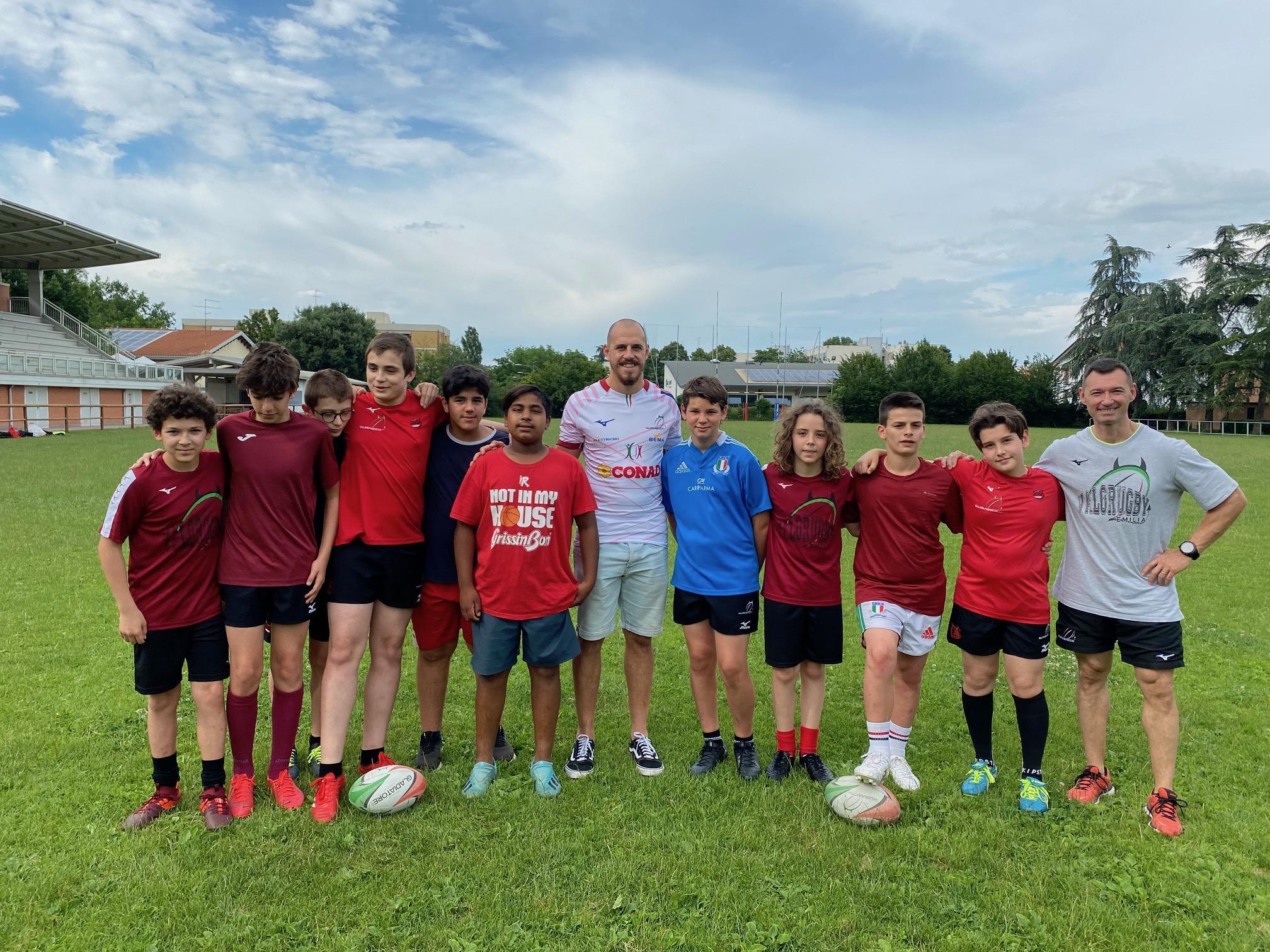 Diego Antl, nuovo rossonero, con il team Under 14 del club reggiano