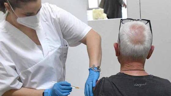 Vaccino: con le prime dosi copertura al 48 per cento