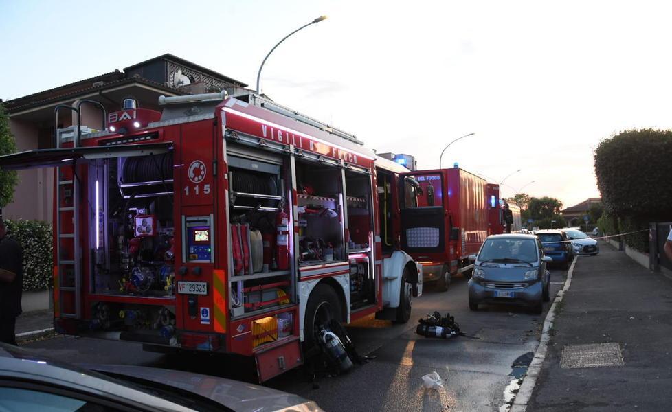 Via Pancole, a fuoco garage