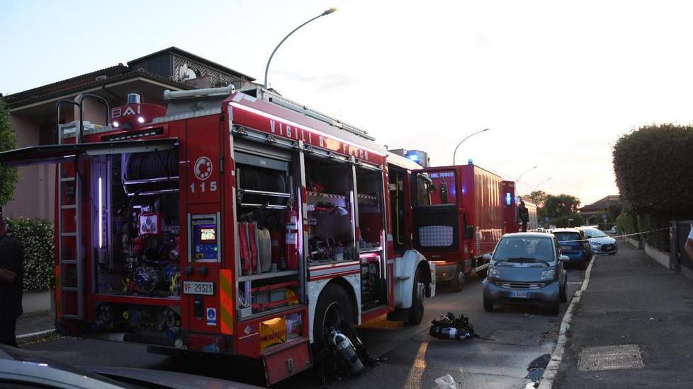 Via Pancole, a fuoco garage