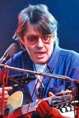 L’ultima serata al Barattoni con il tributo a De Andrè