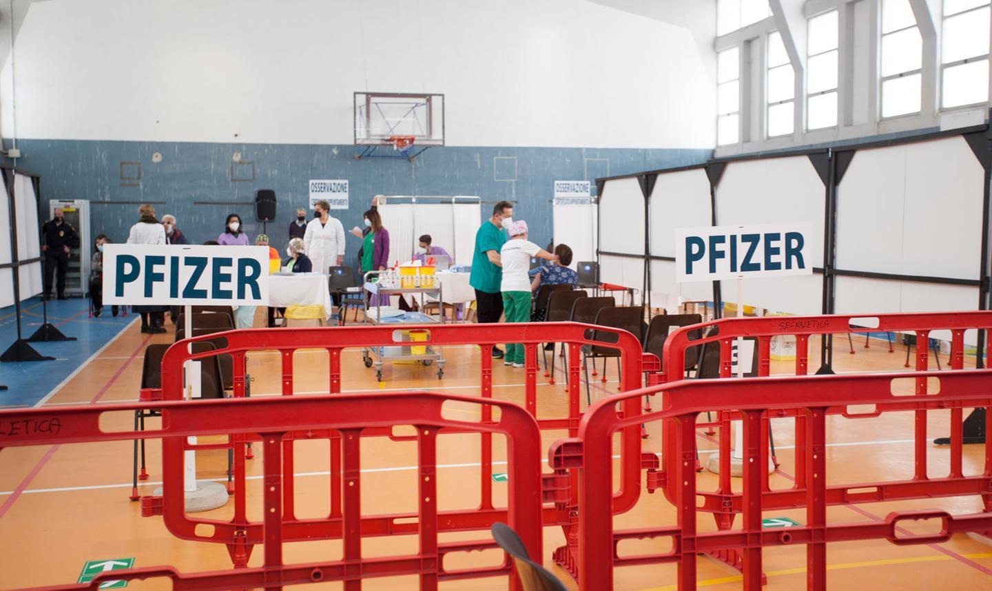 L’Hub vaccinale del Mariotti resterà chiuso tutte le domeniche