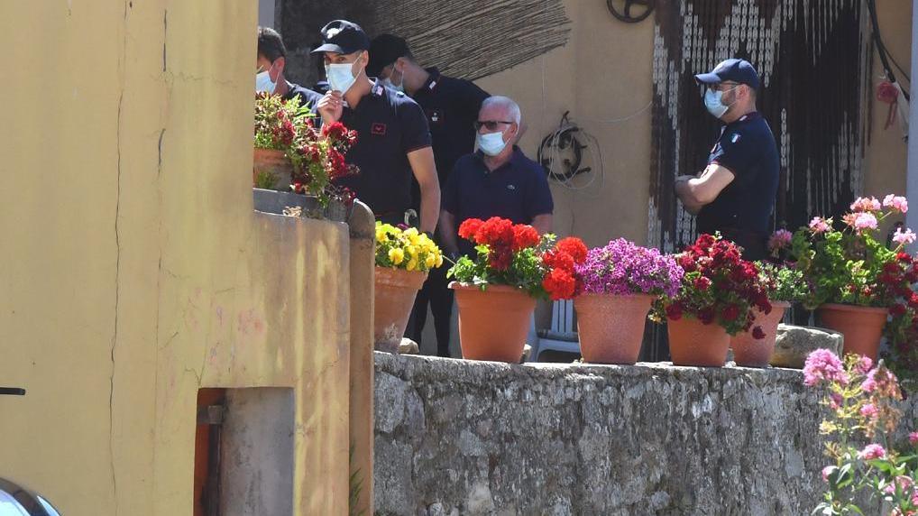 Quei sospetti su pareti ridipinte e mobili buttati
