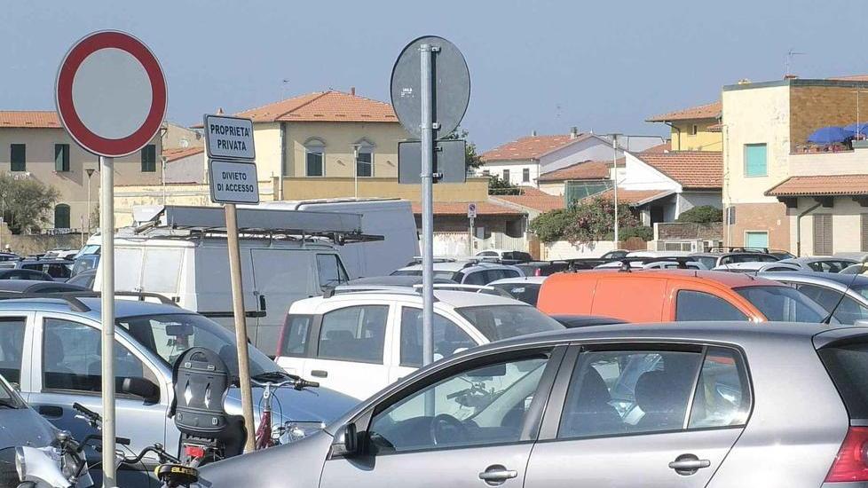 Piazza Viviani, parcheggio a pagamento Tariffe con sconto e stop ai camper
