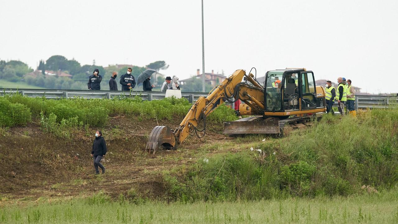 Scandalo concerie: nella foto le analisi sui terreni lungo la 429 a Empoli