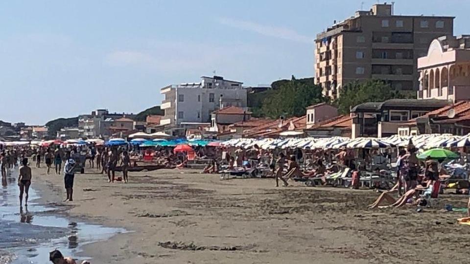 Tutti in spiaggia, finalmente Prenotazioni a gonfie vele