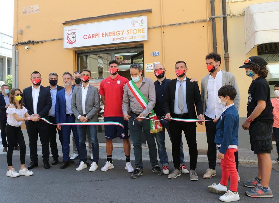 Il Carpi inaugura lo store in centro e Mussi annuncia: «Ora il tecnico»