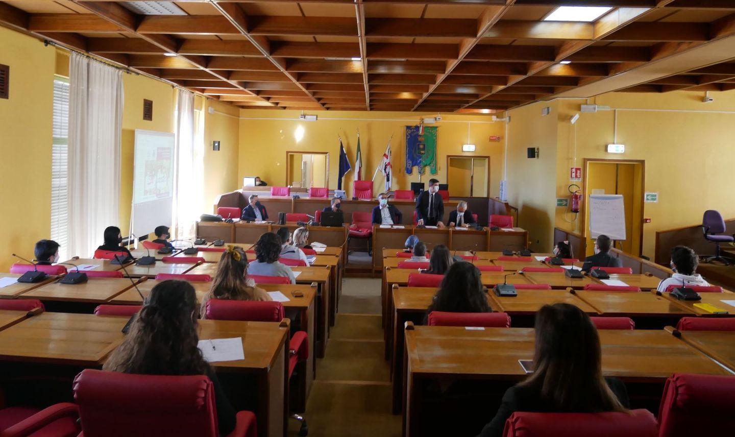 La carica dei 30 volontari in campo con il Comune 