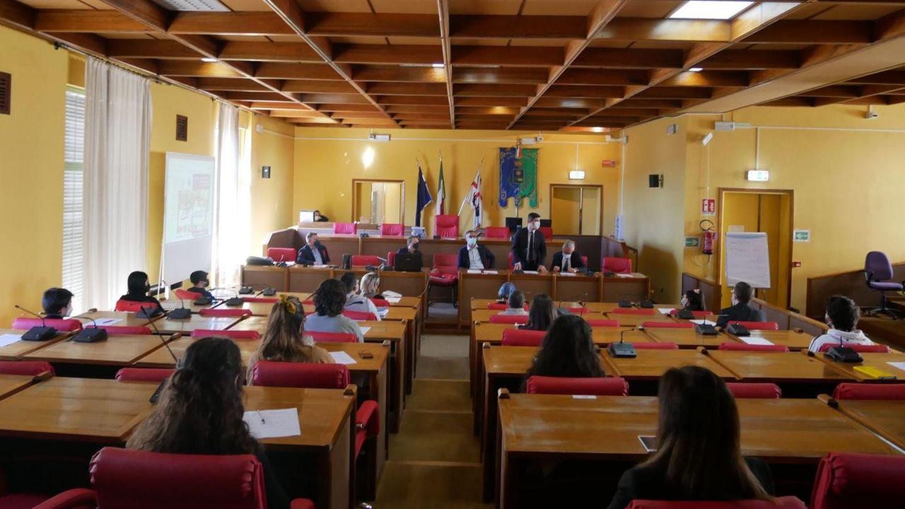 La carica dei 30 volontari in campo con il Comune