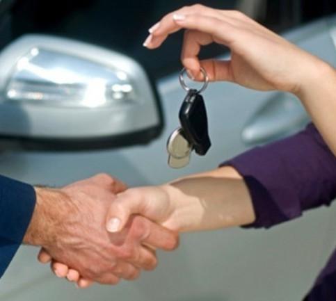 La crisi delle auto a noleggio in Sardegna: «Prenotatele in anticipo» 