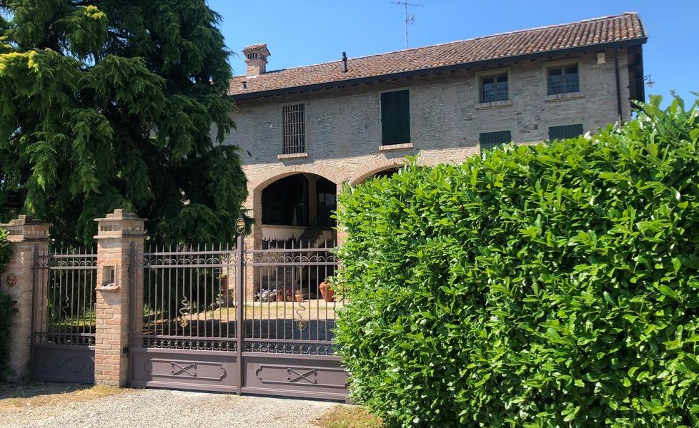 Rapina in villa: il musicista Adelmo Sassi picchiato e sequestrato da tre banditi armati di pistola 