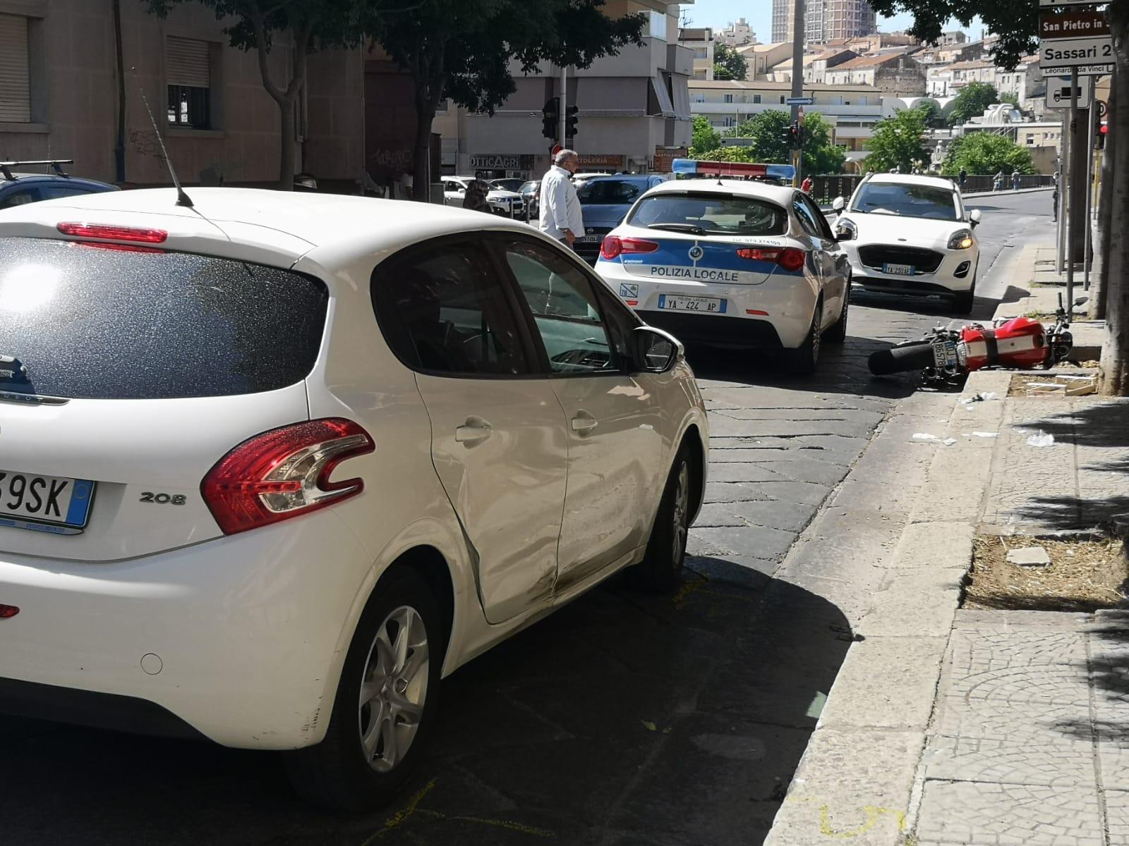 Il grave incidente in corso Pascoli (foto Mauro Chessa)