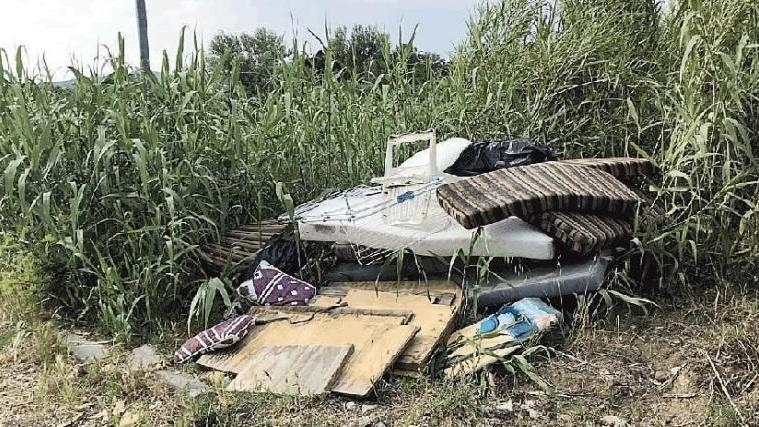Rifiuti abbandonati in zona Morelline