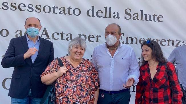 Vaccini: figlia Che Guevara visita hub Palermo