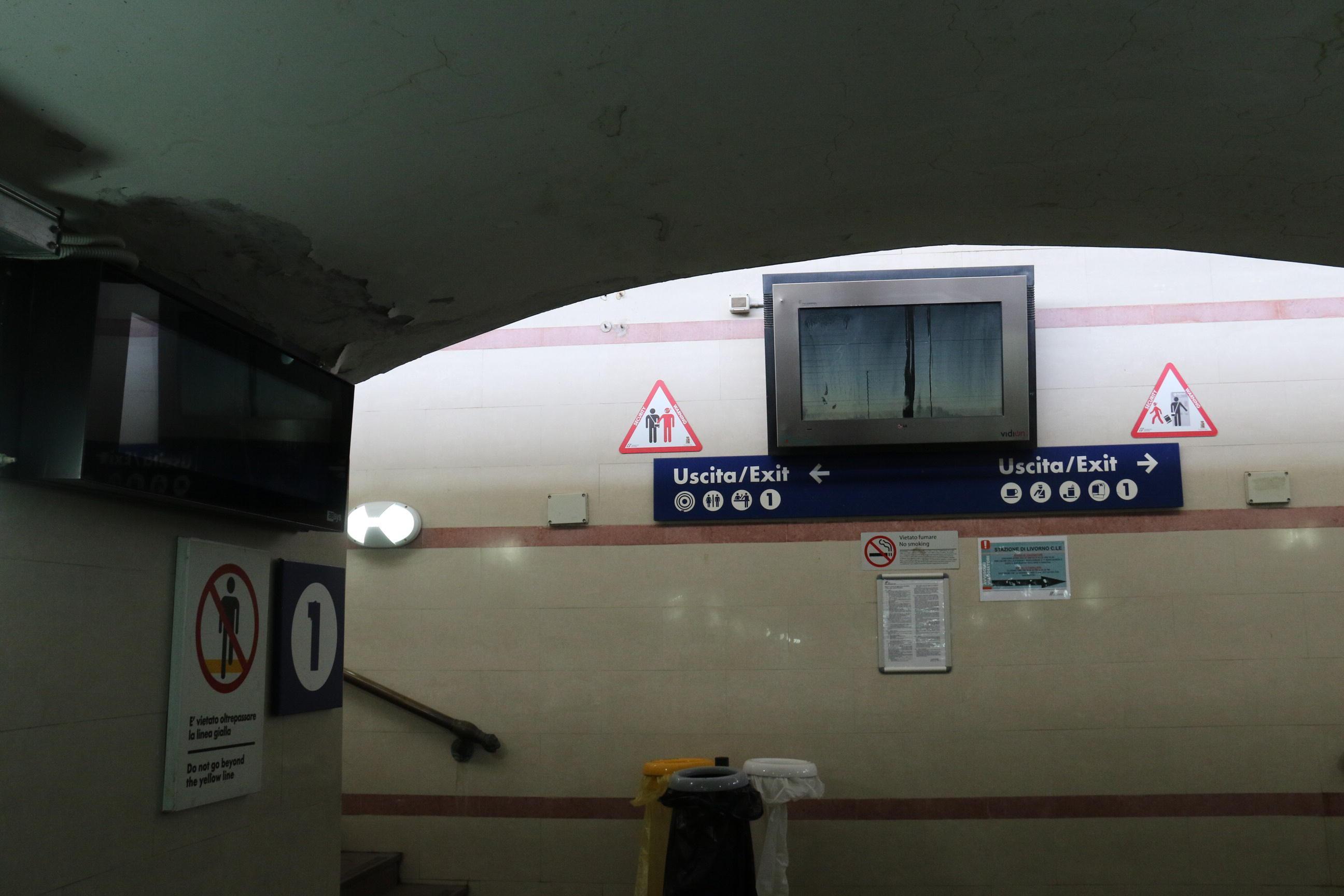 Il sottopasso della stazione di Livorno (foto d'archivio)
