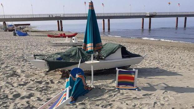 Vandali sulla spiaggia prendono di mira due stabilimenti