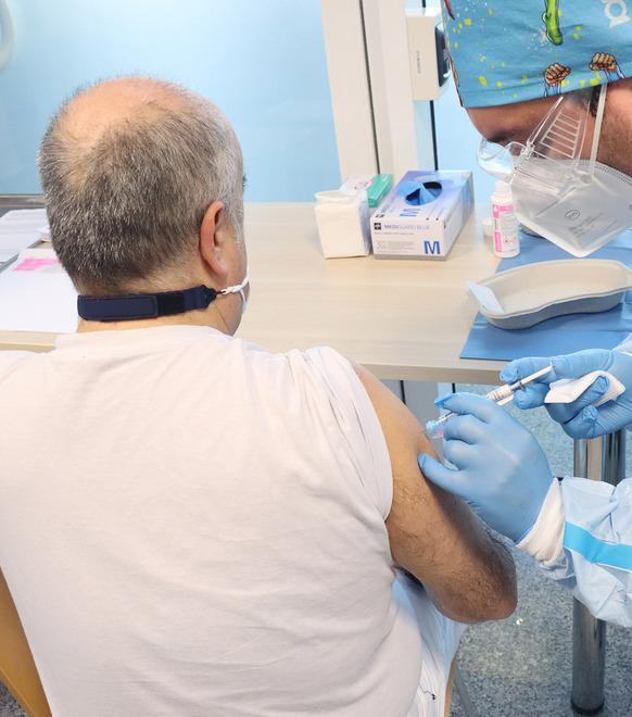 Vaccini in fabbrica, si tirano le somme ma le adesioni non incoraggiano 