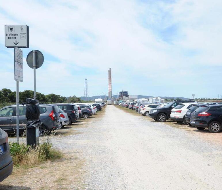 Raffica di furti sulle auto in sosta a Perelli 
