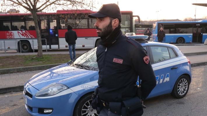 Minacciati e rapinati del telefono nei pressi di piazzale Europa