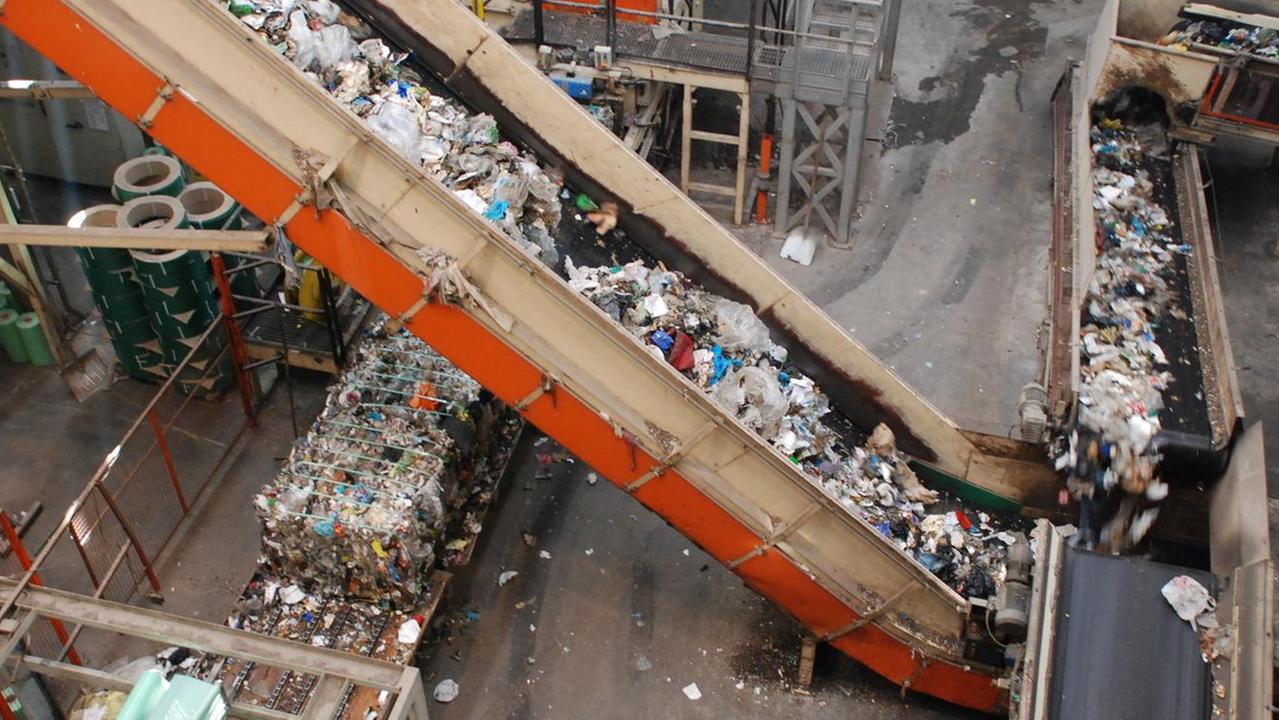 Olbia: rifiuti in discarica in meno per 2 milioni di euro. Il Cipnes aumenta i costi ai comuni