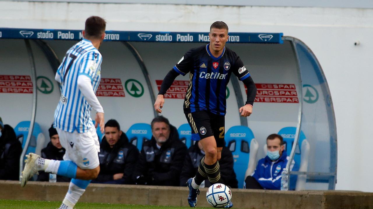 Il terzino Francesco Lisi nel corso del match giocato in casa della Spal