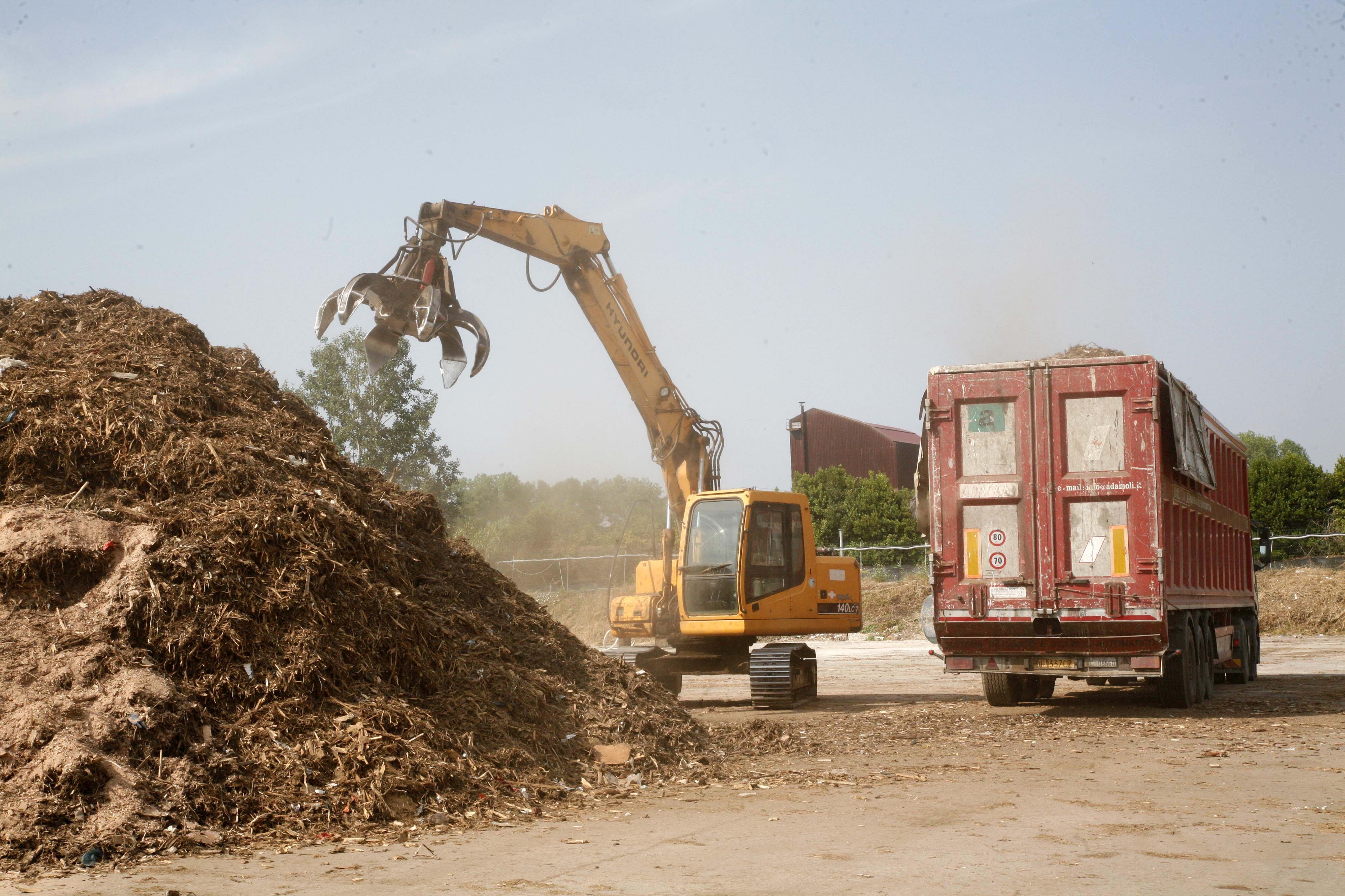 Lavorazione del compost alla Morina