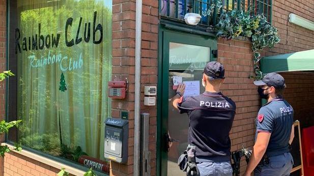 Ferrara, scoperto gioco d’azzardo al circolo Rainbow: chiusura per 15 giorni
