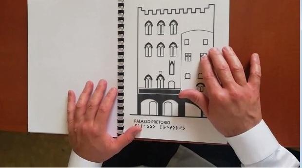 La pagina della guida dedicata a Palazzo Pretorio