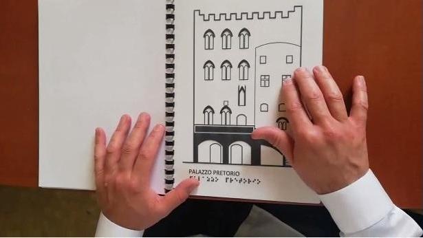 La pagina della guida dedicata a Palazzo Pretorio