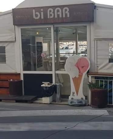 Controlli della Capitaneria Sequestrato gazebo del bar 