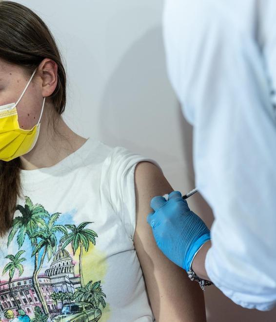 Boom di prenotazioni nella fascia 25-29enni Da domani i ventenni 