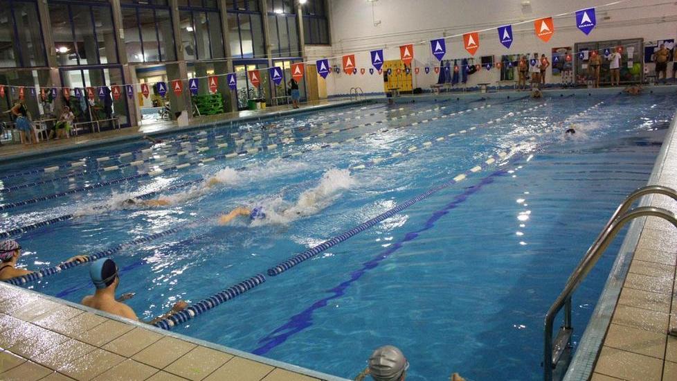 A Cento ancora non si nuota Piscina senza manutenzione